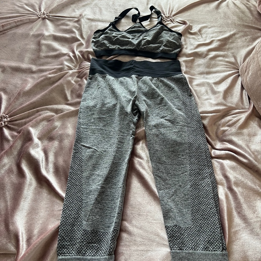 Fashion Nova Seamless Active Set - Picture 8 of 11